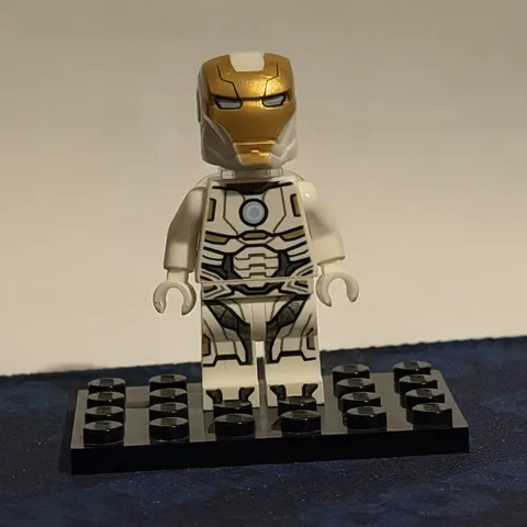 LEGO Marvel Space Iron Man Minifigure White Armor Suit w/ Gold Helmet, 1pc