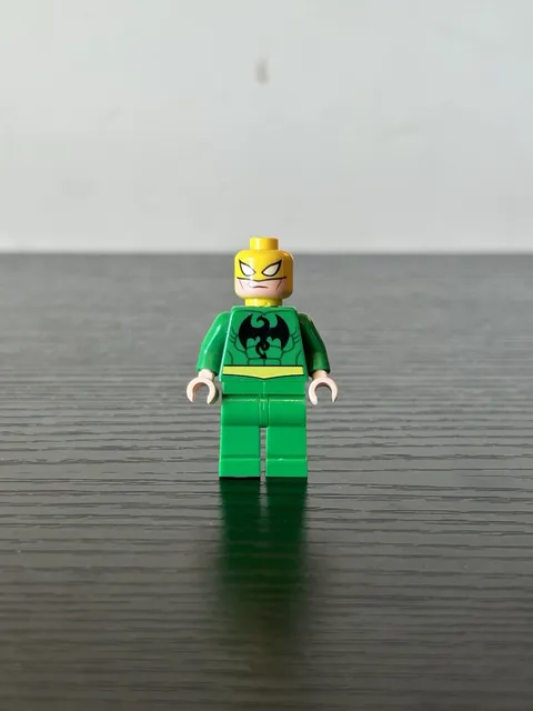 LEGO Super Heroes Iron Fist Minifigure (sh0041) From Set 6873 Genuine Rare!