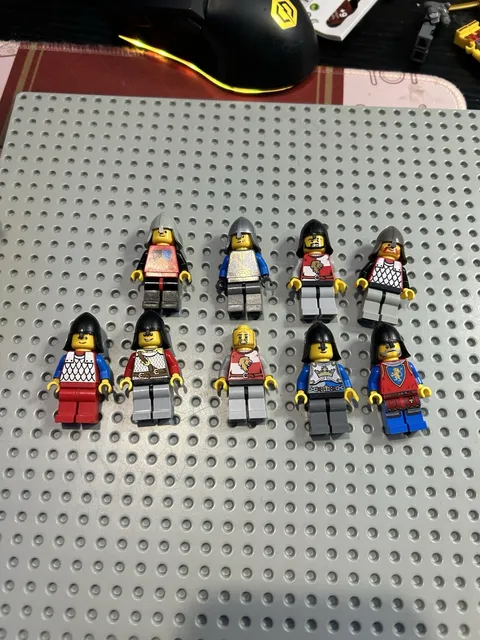 Lego Castle Minifigures Lot Of 9 Knights Lion Assorted Vintage READ