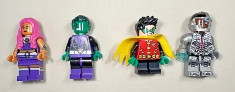 LEGO DC Teen Titans Minifigures Lot of 4 Starfire, Cyborg, Beast Boy, Robin