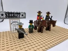 Lego Western Minifigures Lot 4 +2 horses and Accessories No baseplate