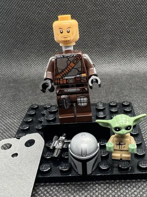 LEGO Star Wars The Mandalorian Minifigure w/ Grogu