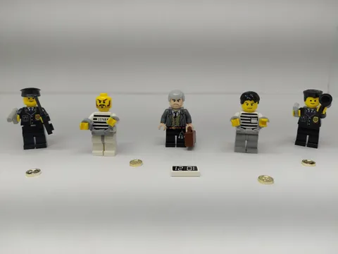 LEGO CITY Minifigures – Police Officer, Prisoner, Accessories #64