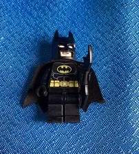 LEGO Minifigure Batman Black Suit Yellow Belt Type 1 Cowl Super Heroes DC