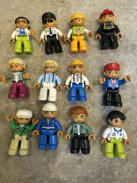 12 LEGO DUPLO People