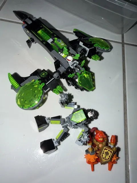 LEGO 72003 Berserker Bomber + 70364 Battle Suit Aaron Macy