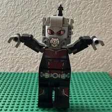 ✅LEGO Giant Ant-Man 100% COMPLETE w/ Micro Ant Man 76051