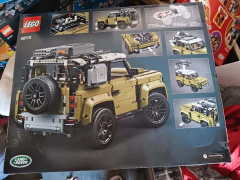 LEGO TECHNIC: Land Rover Defender (42110)