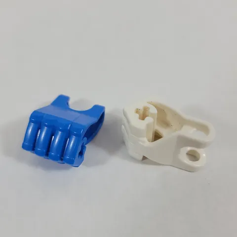 2X LEGO Hero Factory BLUE & WHITE 4 Fingers Fist with Axle Hole Part Lot 93575