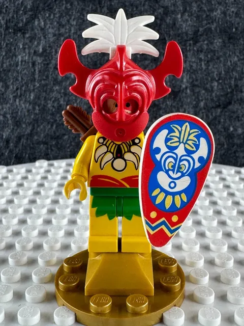 LEGO Retired Pirates Islander PI079 Red Mask Shield Quiver Minifigure