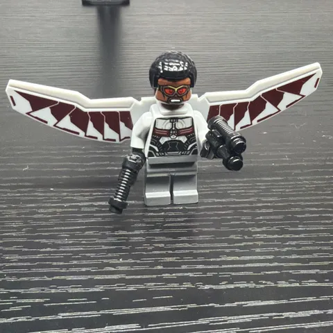 Lego Falcon 76050 Gray Red Wings Civil War Avengers Super Heroes Minifigure