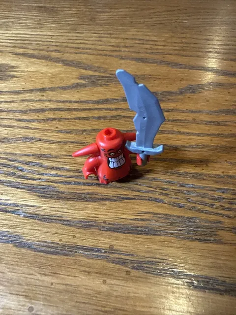 LEGO Nexo Knights Minifigure SCURRIER with Orange Eyes & 10 teeth from Set 70315