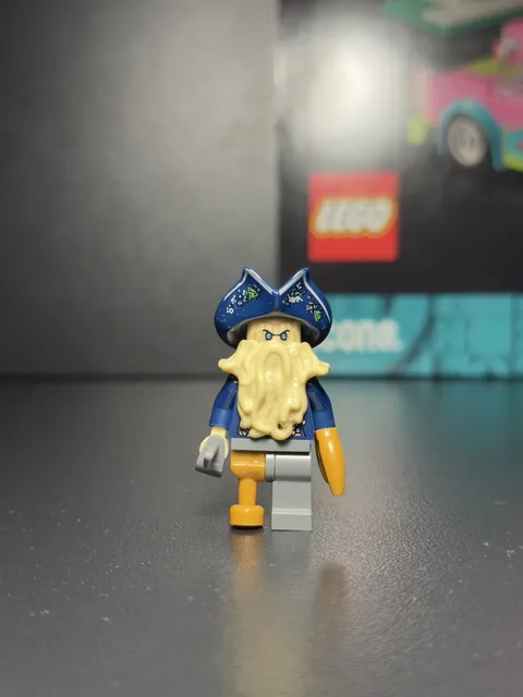 Pirates Of The Caribbean Davy Jones Custom Lego minifigure the Black Pearl 4184