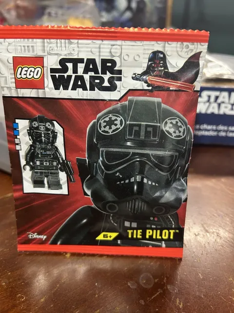 LEGO Star Wars TIE Pilot Minifigure, Foil Pack, 2024 Release