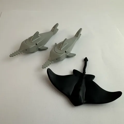 LEGO Animal Classic 2 Old Gray Sawfish 2547c02 & Black Manta Ray 30084