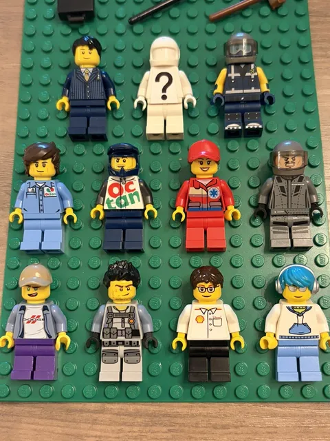 10 LEGO CITY Minifigs Bundle With 1 bonus random minifig (19)