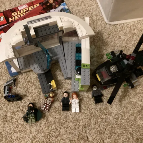 2013 Lego Marvel: Iron Man: 76007 Malibu Mansion Attack w Manual INCOMPLETE