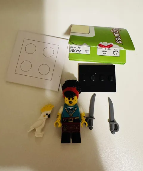 LEGO Minifigure Series 27 Pirate Quartermaster Minifigure 71048