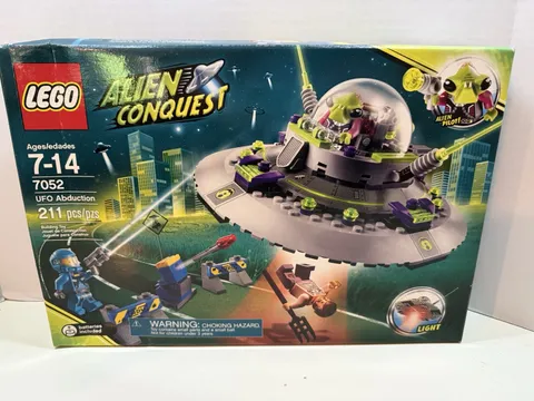 Lego Alien Conquest UFO Abduction (7052) New Sealed Dented Box