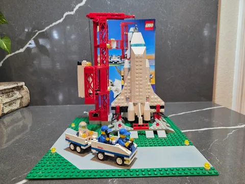 Vintage Lego 1682 Space Shuttle Launch Pad Set with Minifigures 100% complete