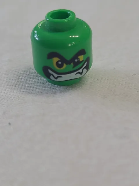 LEGO - Minifig Head Yellow Eyes and Wide Grin w/ Teeth & Fangs - Bright Green