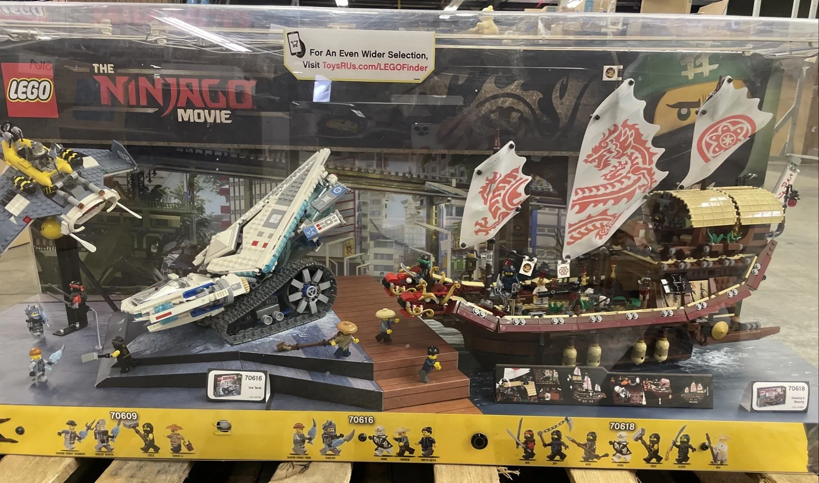 Lego Ninjago Movie Toys R Us Store Display Case Sets 70609 70616 70618