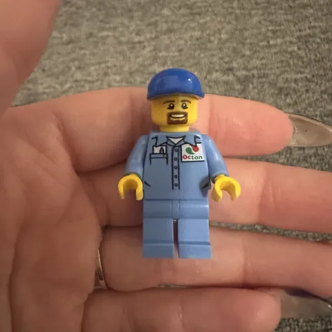LEGO MINIFIGURE CITY AIRPORT WORKER CTY0679