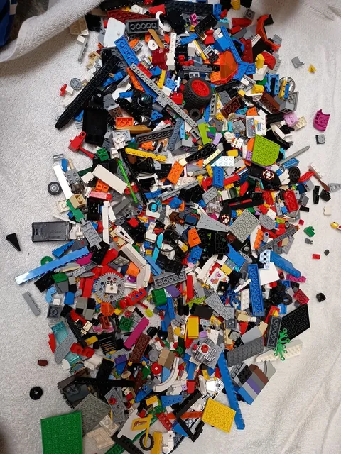 9 Lbs Bulk LEGO Lot Mixed Random Pieces Bricks Parts Wheels Accessories Minifigs