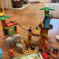 LEGO DUPLO TROPICAL ISLAND JUNGLE + VARIOUS PIECES AND PEOPLE