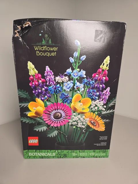 LEGO Icons Wildflower Bouquet 10313 Artificial Flowers (939 Pcs) Broken Package