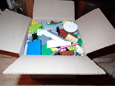 Box Lot 2lbs Pounds of Lego Assorted Parts Pieces Mixed Blocks with Minifig