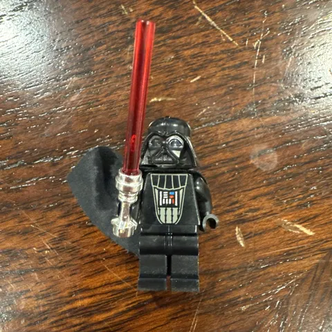 LEGO Star Wars 1999 Minifigure Darth Vader 7150 7200 10123