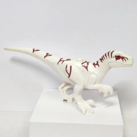 LEGO White Atrociraptor Dinosaur Minifigure Jurassic World from 76945