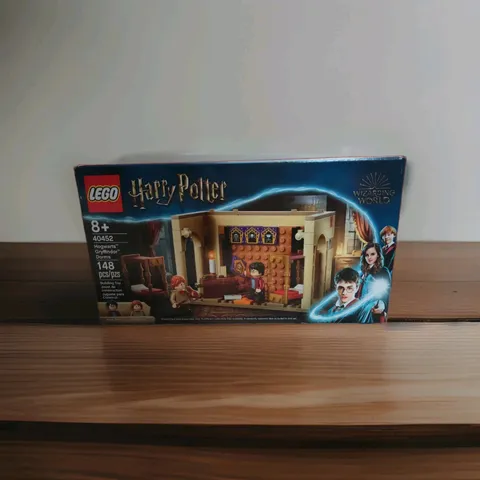 LEGO Harry Potter Hogwarts Gryffindor Dorms 40452 Set Factory Sealed