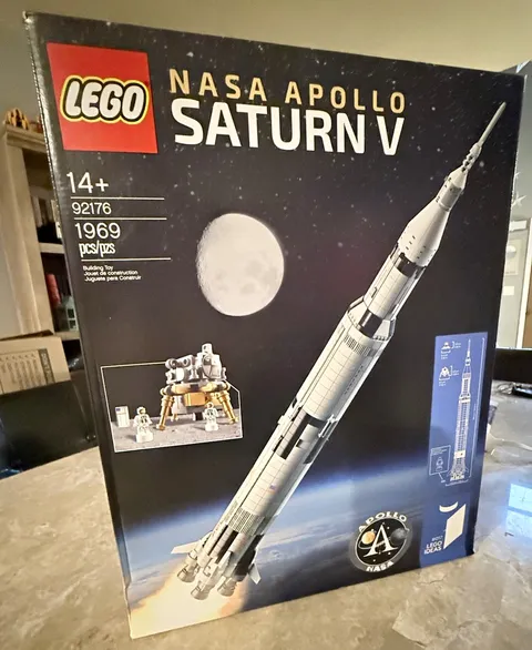 LEGO Ideas NASA: Apollo Saturn V 92176 1969pcs over 3 feet tall, New