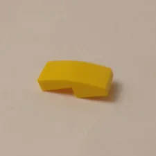 Lego x1 Light Yellow 1x2x2/3 Slope Curved, 11477 (028-289)