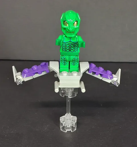 Lego Vintage Spider Man: Green Goblin 2 Gold Eyes spd006 & Glider (Wear/ Crack)