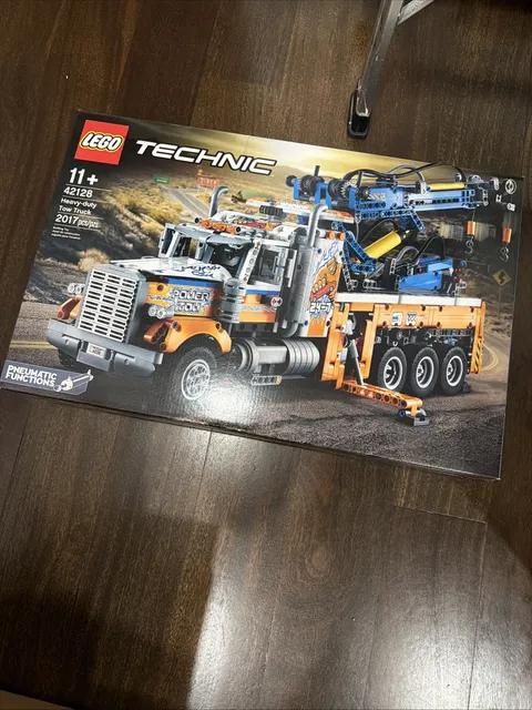 LEGO TECHNIC: Heavy-duty Tow Truck (42128)