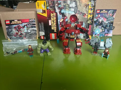 LEGO The Hulkbuster Smash Set 76031 100% COMPLETE