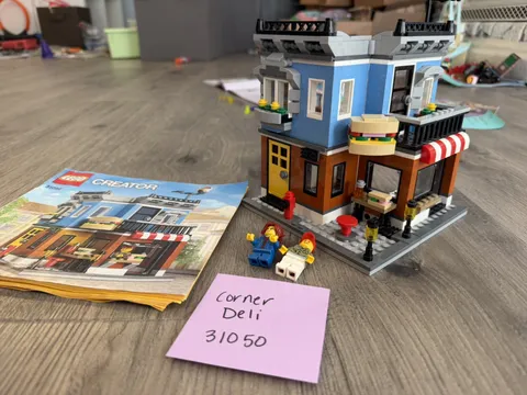 LEGO 31050 Creator Corner Deli complete with Minifigures & Instructions