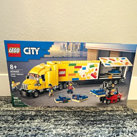 LEGO City 60440 LEGO Delivery Truck Complete Set 1061 pcs Building Toy 8+