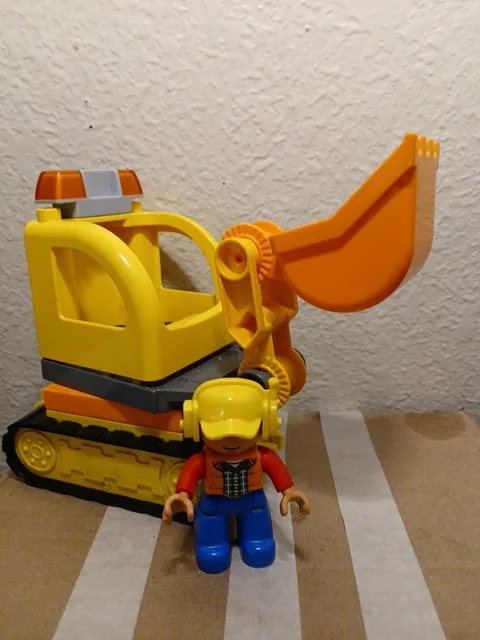 LEGO  Duplpo  Tracked Excavator Pre-Owned And Construction Worker