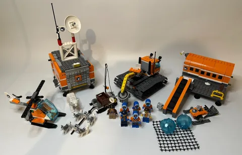 LEGO CITY #60036 Arctic Bast Camp 2014 Retired Lego. Complete w/manuals  NO BOX