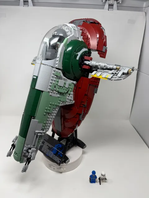 LEGO Star Wars: Slave I UCS (75060) includes all minifigures
