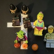 LEGO Minifigures Lot of 4 w/ Accessories Mixed Figures (3 Heads, 2 Hairpieces)