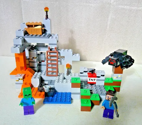 Minecraft LEGO The Cave 2113 ~ Box & Instructions included ~ Complete ~