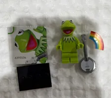 LEGO Minifigures Kermit the Frog coltm-4 w/ Banjo, Rainbow Tile & Stand LE