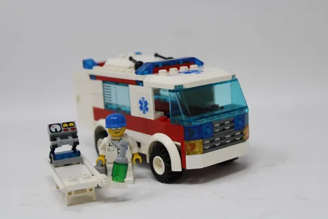 LEGO CITY: Ambulance (7890)  Complete w/ Instructions & Checklist of Parts
