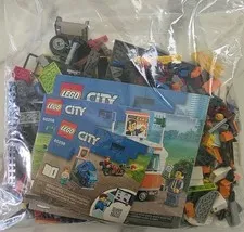 LEGO City 60258 Tuning Workshop