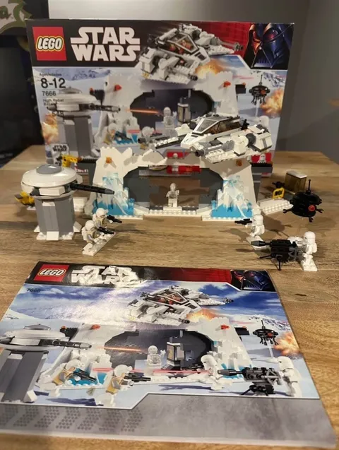 LEGO Star Wars: Hoth Rebel Base (7666)